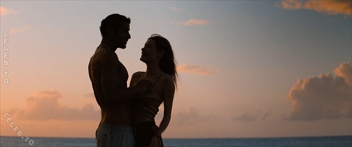 Camille Rowe photo