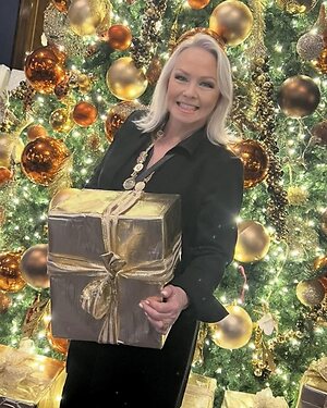 Candace L. Collins leaked photo #28