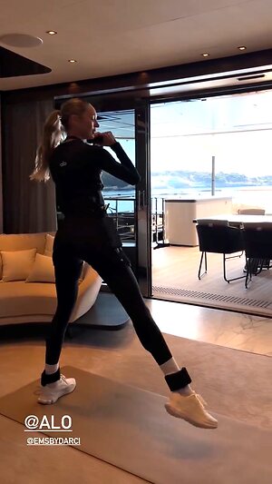 Candice Swanepoel Hot leaked photo #7