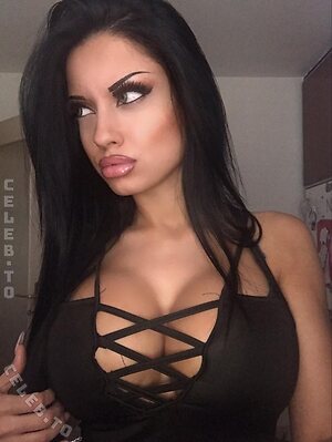 Cansu Tuzak Demirhas Nude Leaked Photo #2