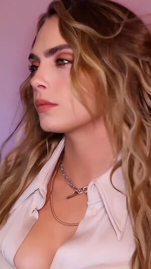 Cara Delevingne Hot
