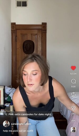Cara Leigh Clinton leaked photo #2