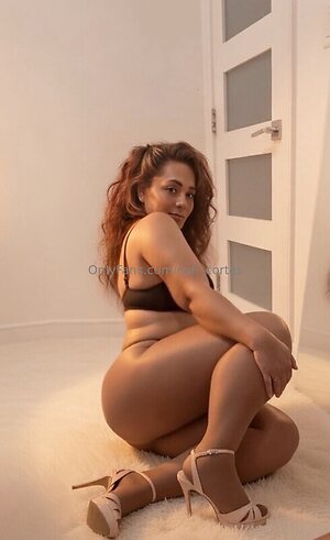 cari_cortes leaked photo #25