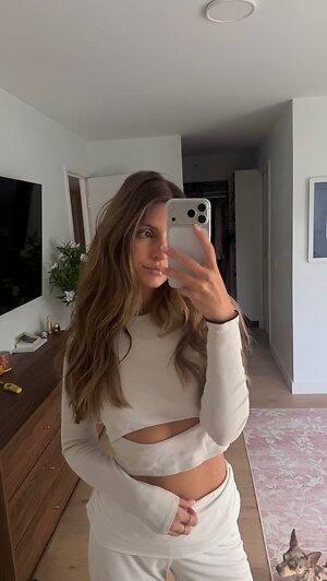 Carla Bezanson leaked photo #9