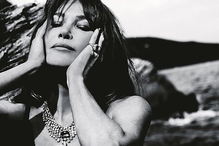 Carla Bruni leaked photo #17