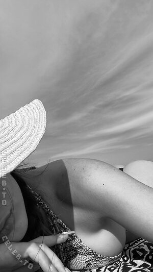 Carlota Valiente Nude Leaked Photo #27