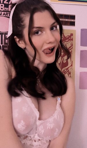 Carly C leaked photo #8