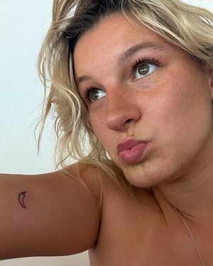 Carly Jane leaked photo #7