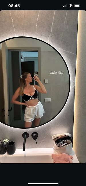 Carly leaked photo #94