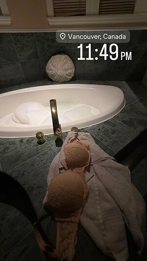 Carmela habibi leaked photo #25