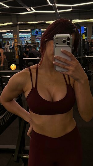 Carol Oliveira leaked photo #2