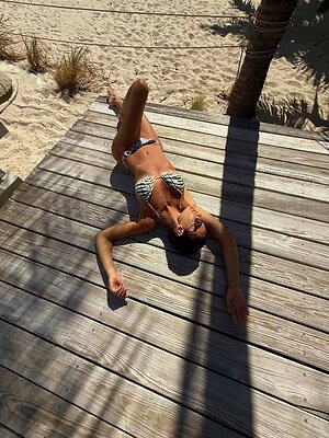 Carolina Pampita Ardohain leaked photo #3