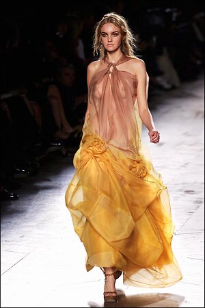 Caroline Trentini leaked photo #2