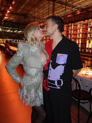 Caroline Vreeland cleavage leaked photo #4