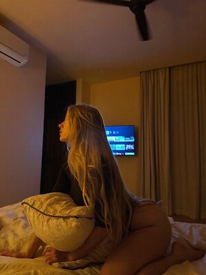 Caroline Zalog leaked photo #128