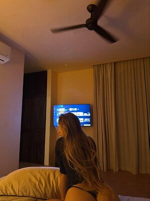 Caroline Zalog leaked photo #129