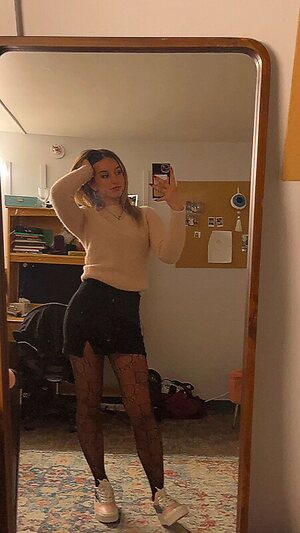carolinefbyron leaked photo #42