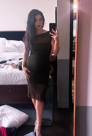 CarolineKwan leaked photo #3