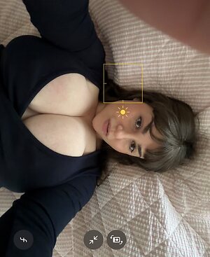 _carolinereilly leaked photo #4