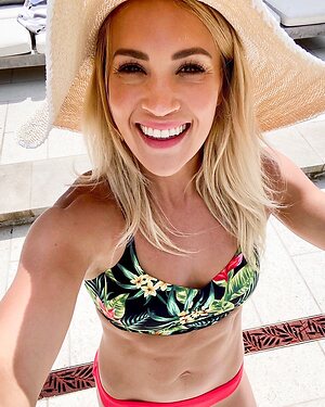 Carrie Underwood Hot