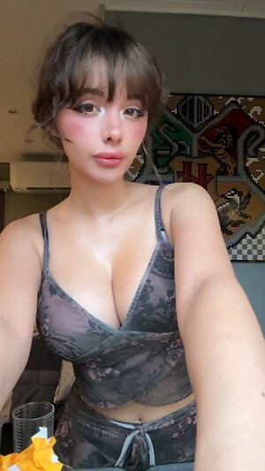 Cassandra Nude Leaked Photo #8
