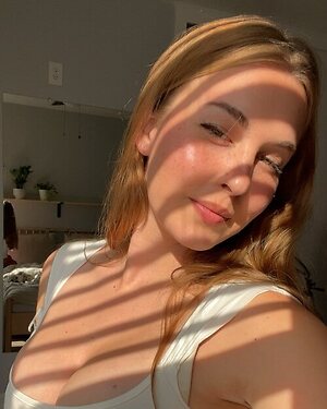 Cassie Claire leaked photo #14