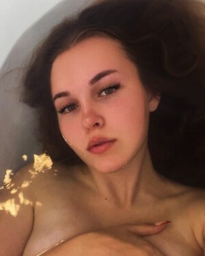 Cassie Claire Nude Leaked Photo #25