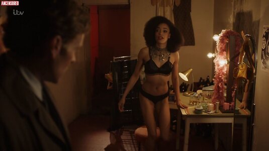 Cassie Clare leaked photo #7