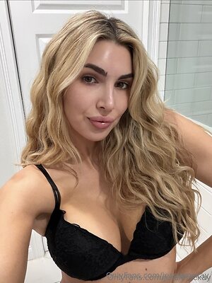 Cassie Lee