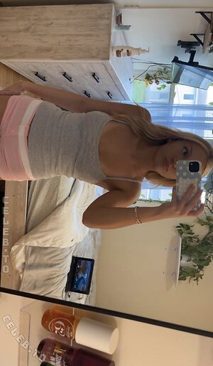 Cassie Richie Nude Leaked Photo #5