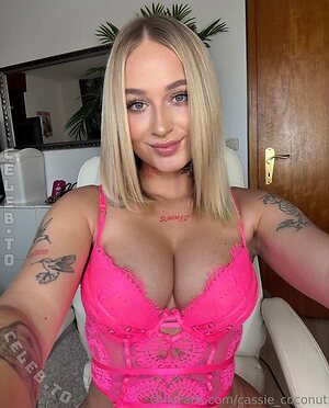 Cassie Nude Leaked Photo #8