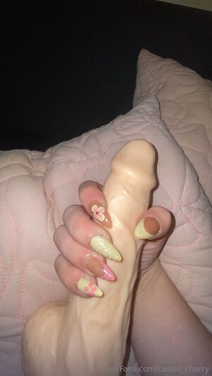 Cassie_cherry leaked photo #2
