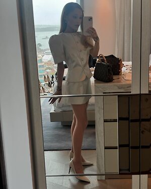 Celebrity legs
