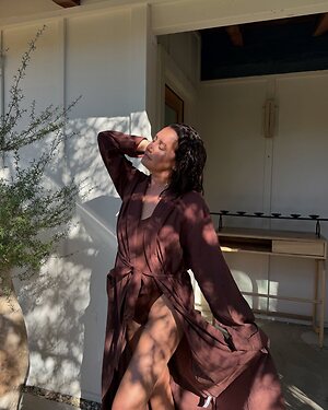 Celebrity legs Nude Leaked Photo #80