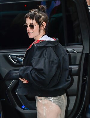 Celebrity OOPS! (Nip slip, upskirt, c-through, Cameltoes &amp;a leaked photo #4