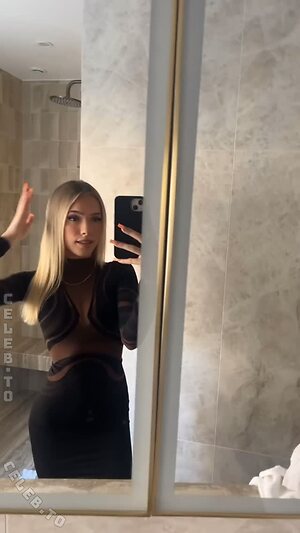 celina.sndr leaked photo #3