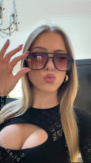 celina.sndr leaked photo #5