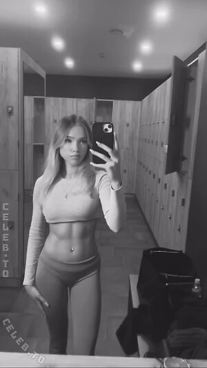 celina.sndr leaked photo #11