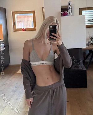 celinealbar Nude Leaked Photo #2