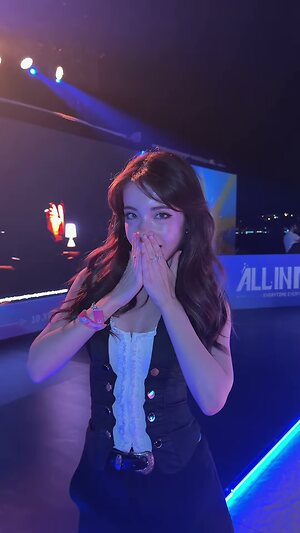 cey_lazuli leaked photo #105