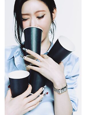 Chaeryeong leaked photos