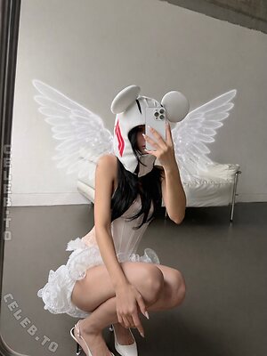 Chailee Son Nude Leaked Photo #6