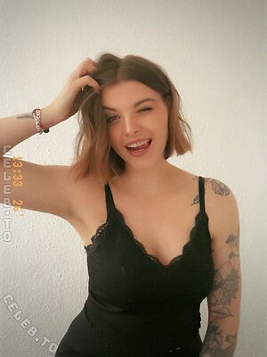 Chantallosaurus Nude Leaked Photo #2