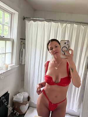 Charisma Carpenter photo