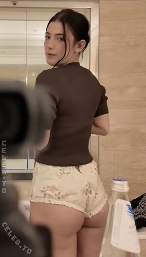 Charli D’Amelio Nude Leaked Photo #29