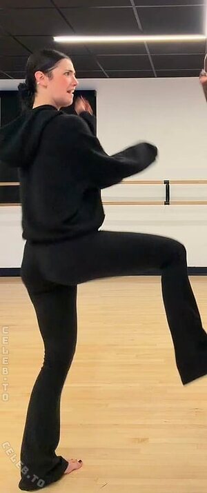 Charli D’Amelio Nude Leaked Photo #31