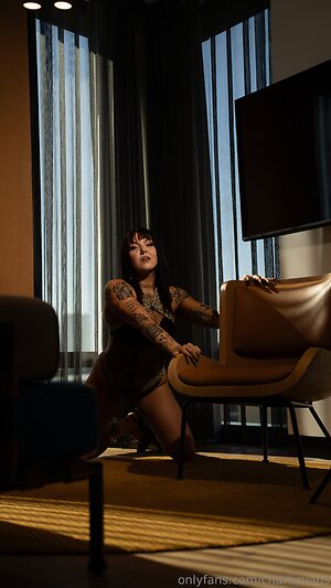 Charli Evans leaked photo #2