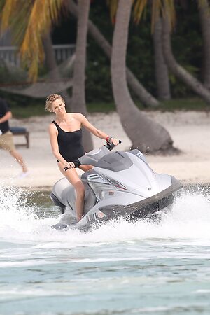 Charlize Theron Hot leaked photo #68