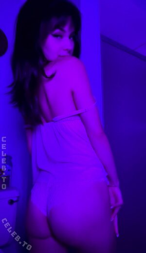 Charlize Nude Leaked Photo #4