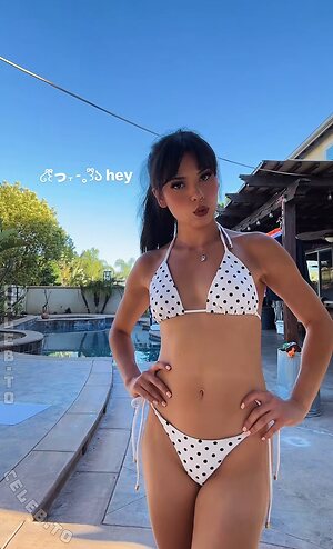 Charlize Nude Leaked Photo #17